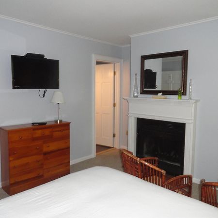 The Bond 1786 Inn (Adults Only) Warrensburg الغرفة الصورة