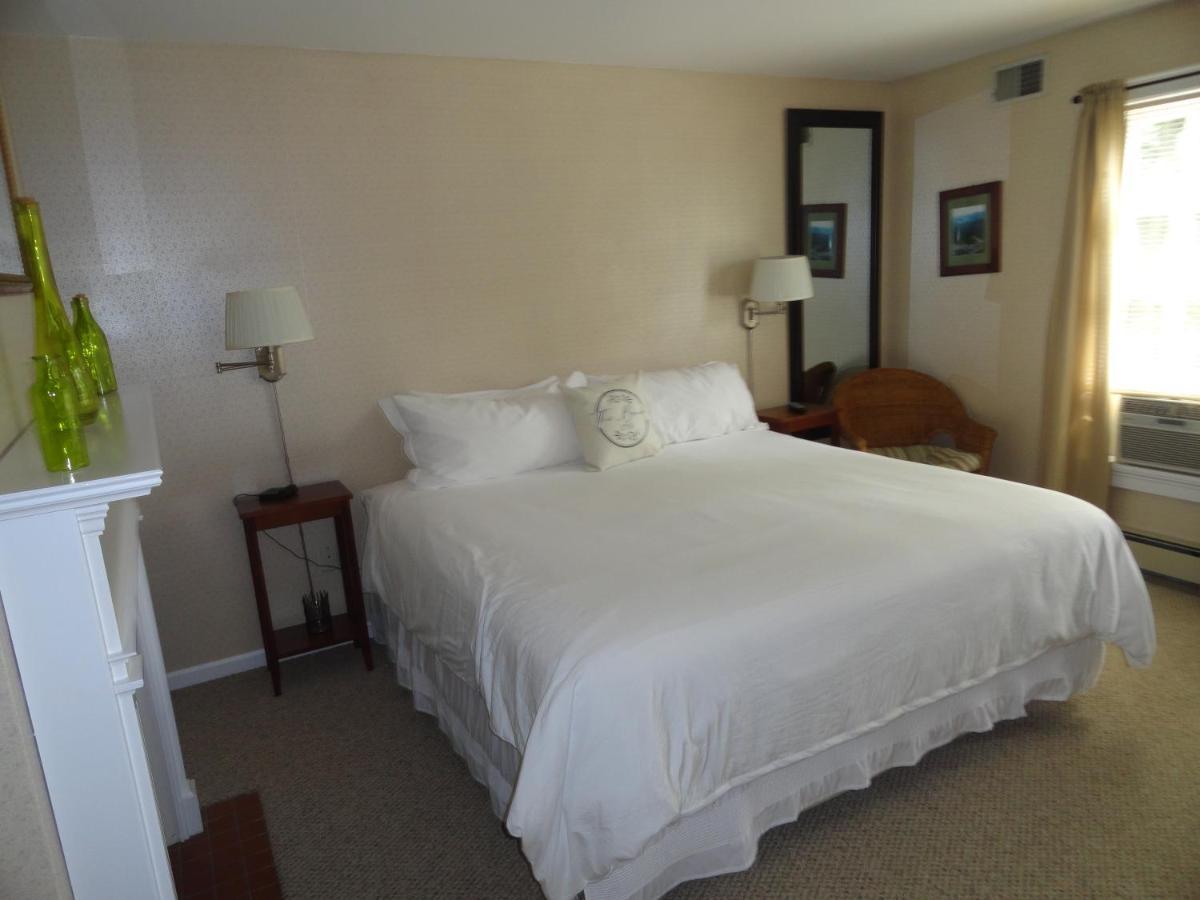 The Bond 1786 Inn (Adults Only) Warrensburg الغرفة الصورة