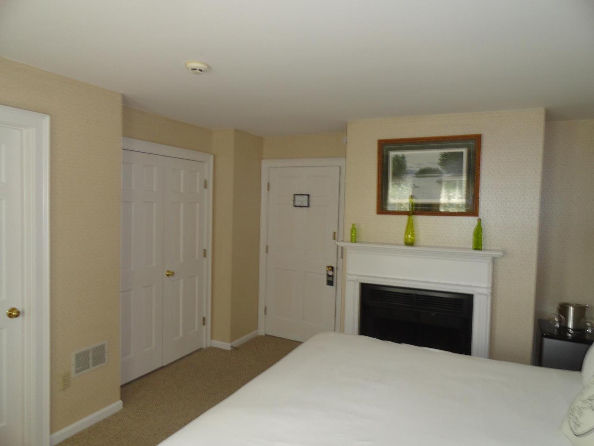 The Bond 1786 Inn (Adults Only) Warrensburg الغرفة الصورة